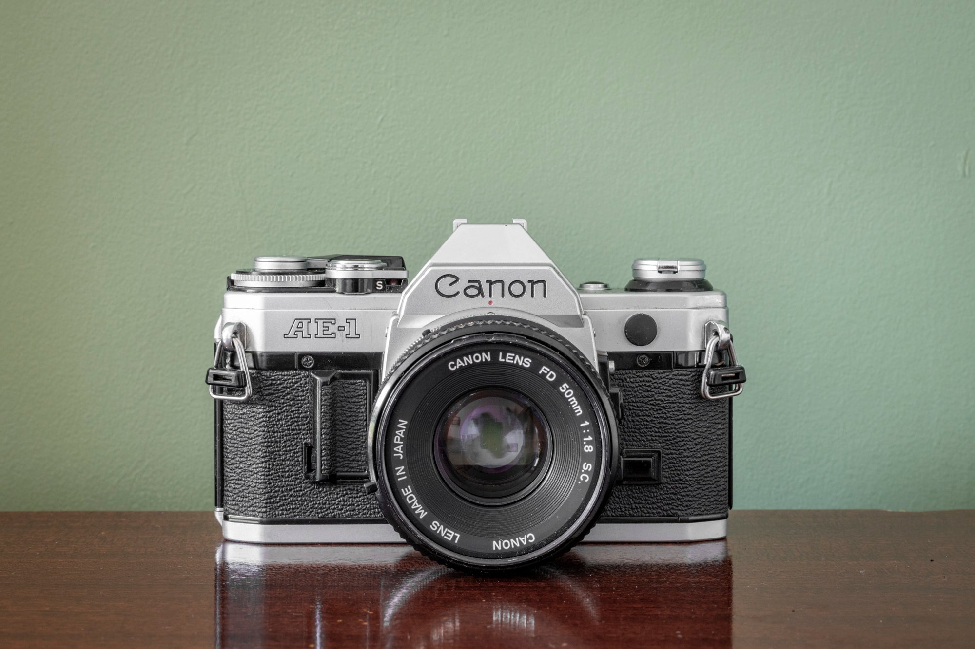 Stunning 1980s Canon AE1 35mm SLR Film Camera + Canon 50mm F1.8 FD S.C