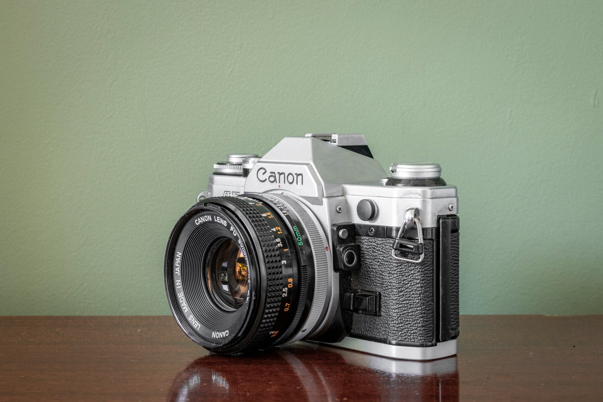 Stunning 1980s Canon AE1 35mm SLR Film Camera + Canon 50mm F1.8 FD S.C.  Lens - Silver