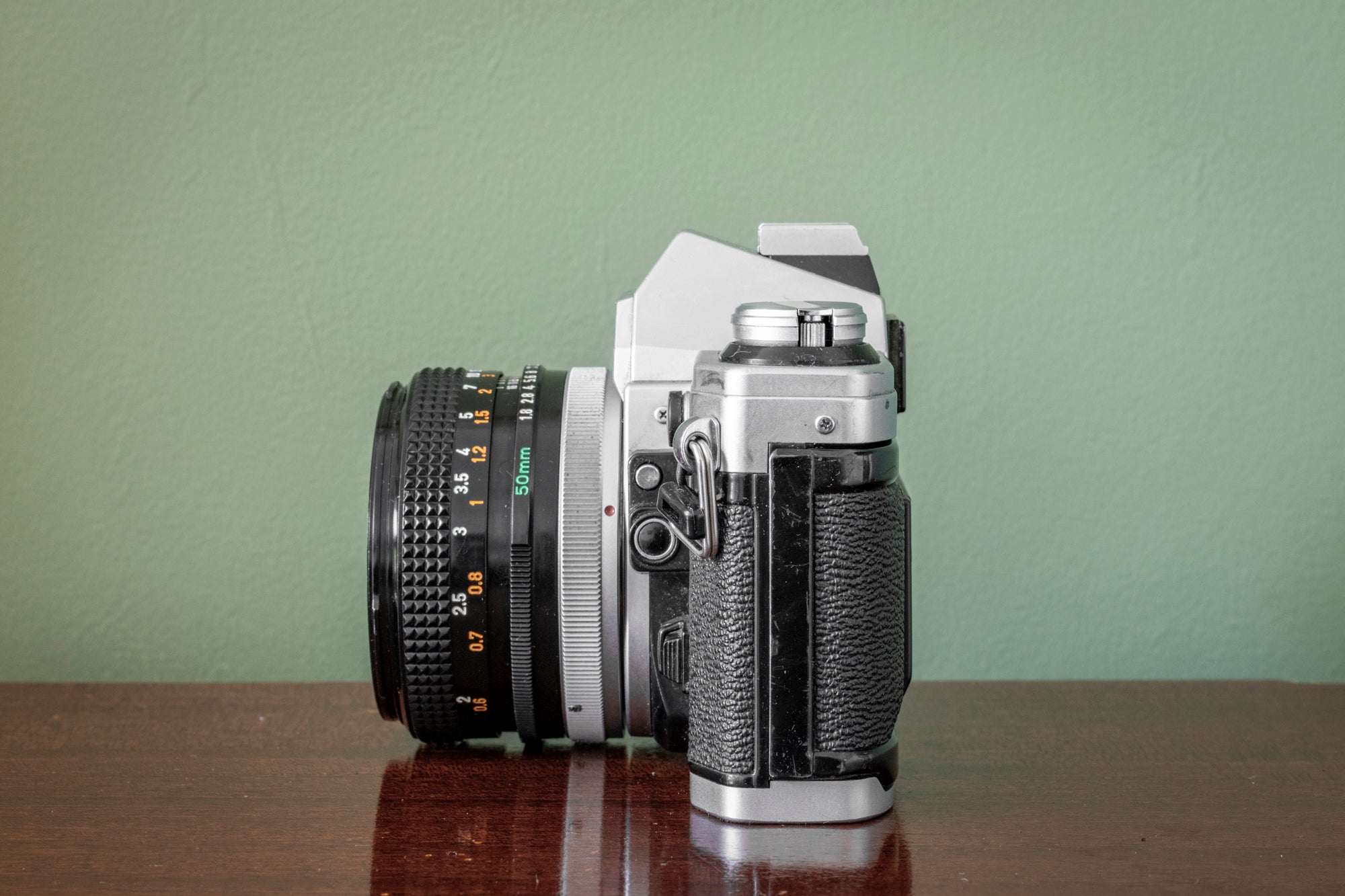 Stunning 1980s Canon AE1 35mm SLR Film Camera + Canon 50mm F1.8 FD S.C.  Lens - Silver