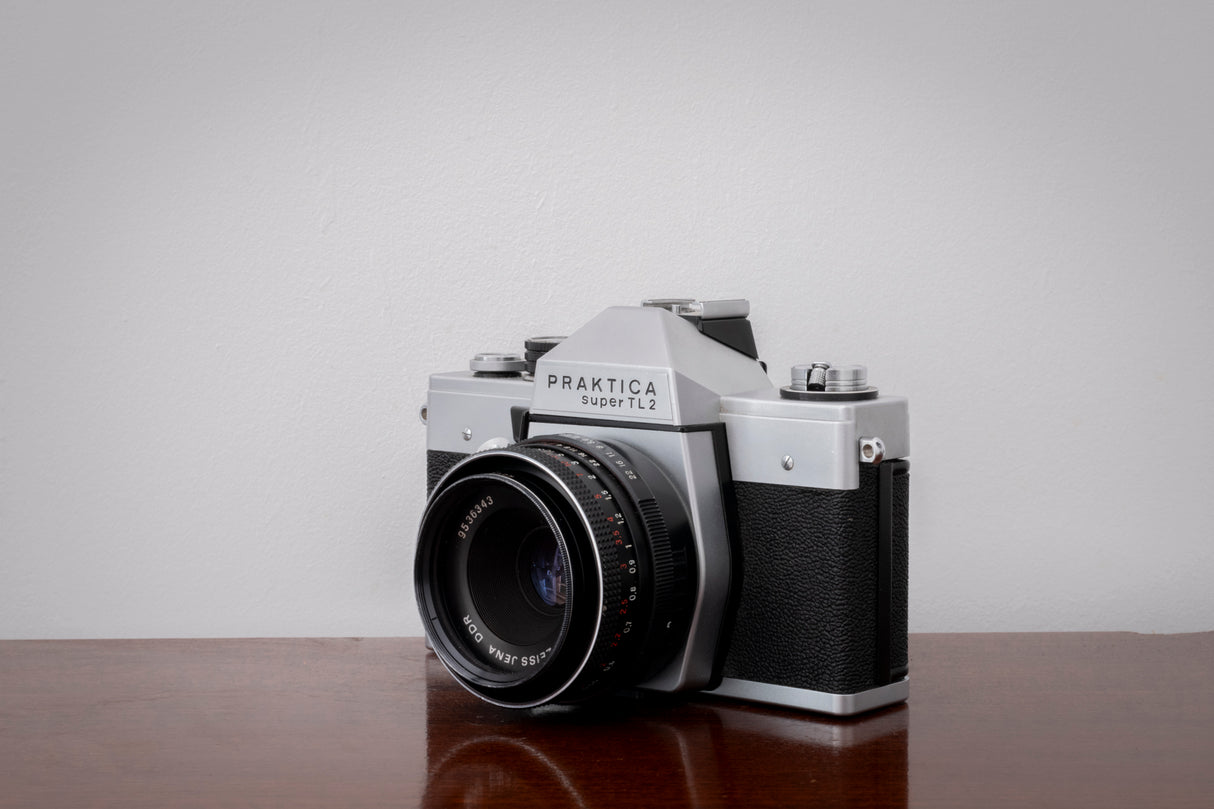 1975 Praktica Super TL2 35mm Film Camera Kit with Carl Zeiss Tessar 50mm F2.8 Lens