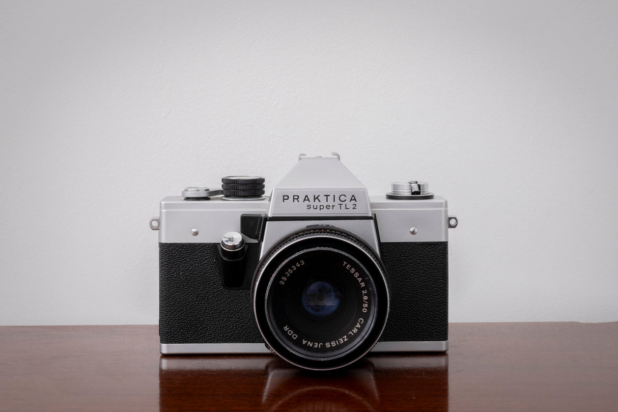 1975 Praktica Super TL2 35mm Film Camera Kit with Carl Zeiss Tessar 50mm F2.8 Lens