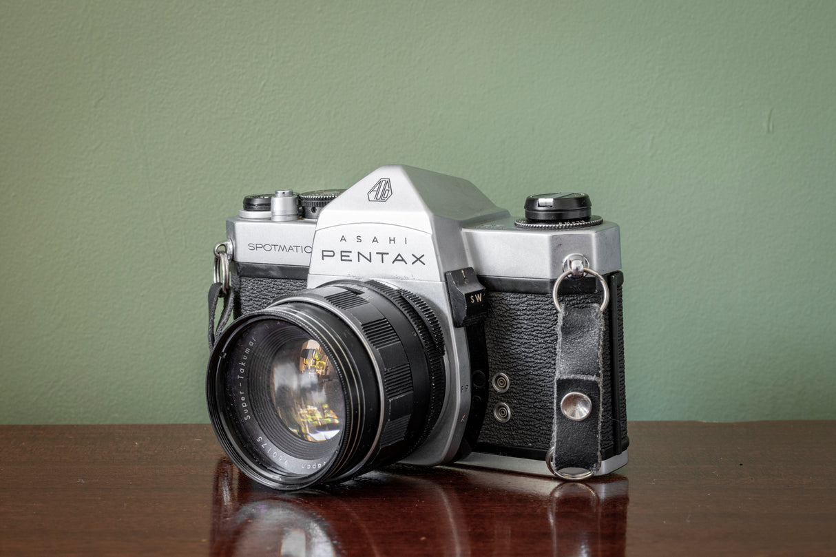 Stunning ASAHI Pentax Spotmatic 35mm SLR Film Camera with 55mm F2 Super Takumar Lens