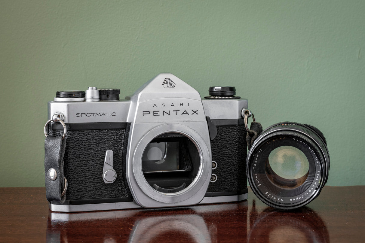 Stunning ASAHI Pentax Spotmatic 35mm SLR Film Camera with 55mm F2 Super Takumar Lens